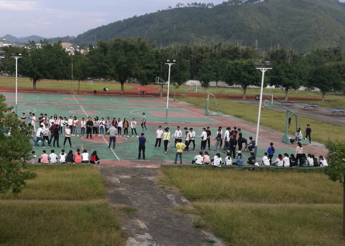 我校举行九年级拔河比赛 - 连平县隆街第二中学 - 省