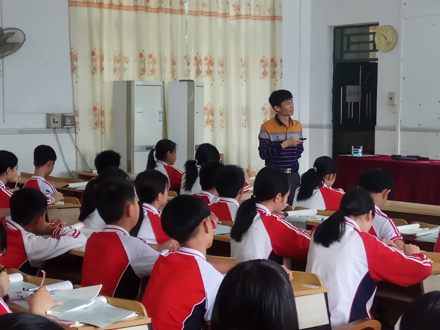 谢永雄老师在上同课异构课 阳春市春湾中学 广东教育资源公共服务
