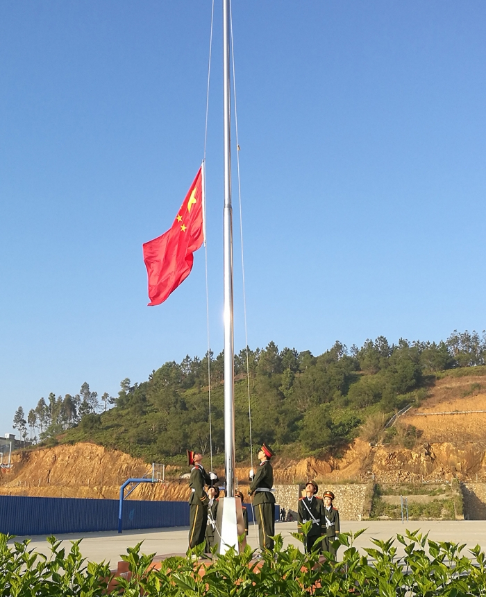 国旗队青春守护国旗精神传承使命